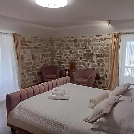 Private In Diocletians Palace Split