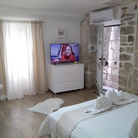 Private In Diocletians Palace Apartment Split