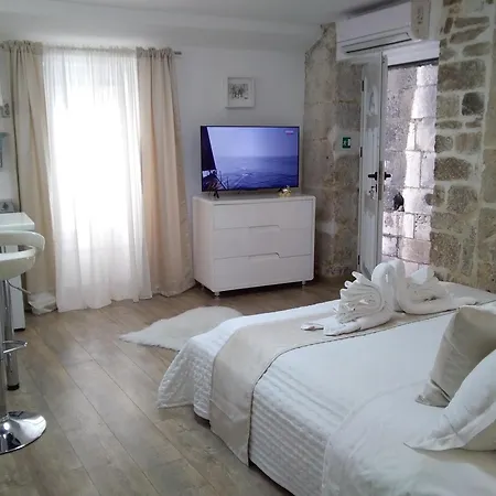 Private In Diocletians Palace Split