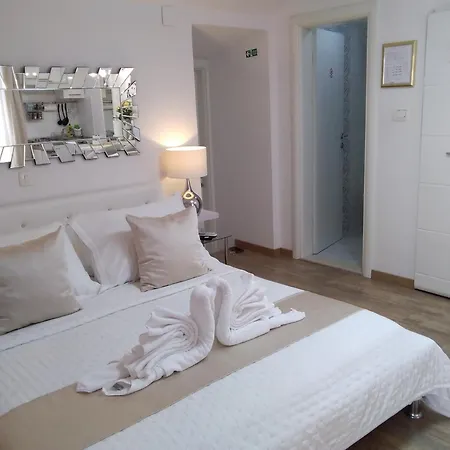 Private In Diocletians Palace *