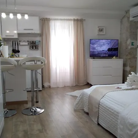 Private In Diocletians Palace Apartment *