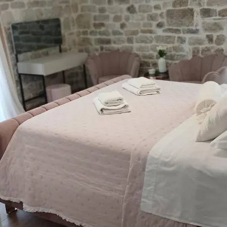 Private In Diocletians Palace سبليت