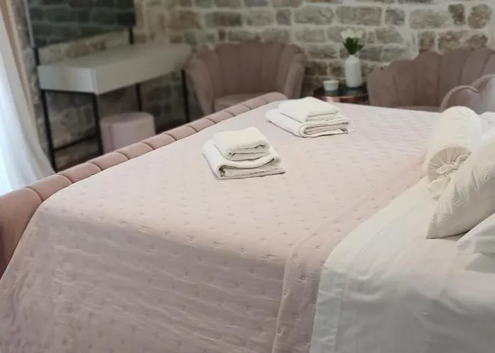 Private In Diocletians Palace سبليت