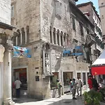 Private In Diocletians Palace *