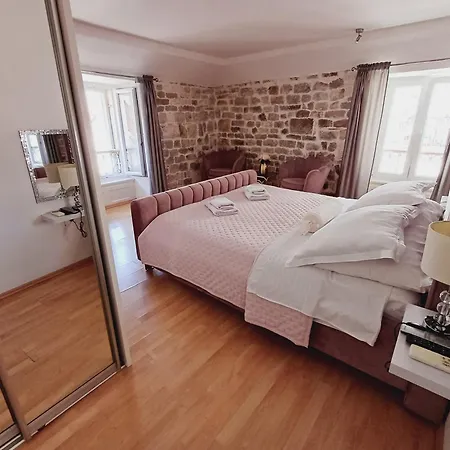 Private In Diocletians Palace Apartmán *