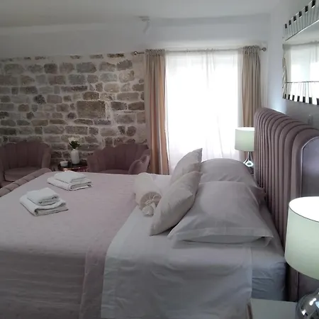 Private In Diocletians Palace Apartman *