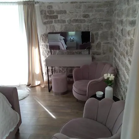 Private In Diocletians Palace *