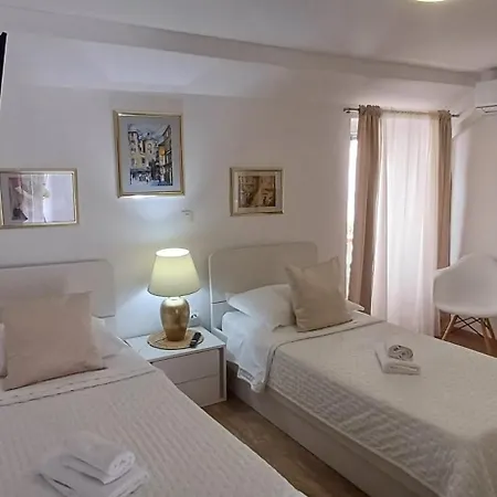 Private In Diocletians Palace Apartman